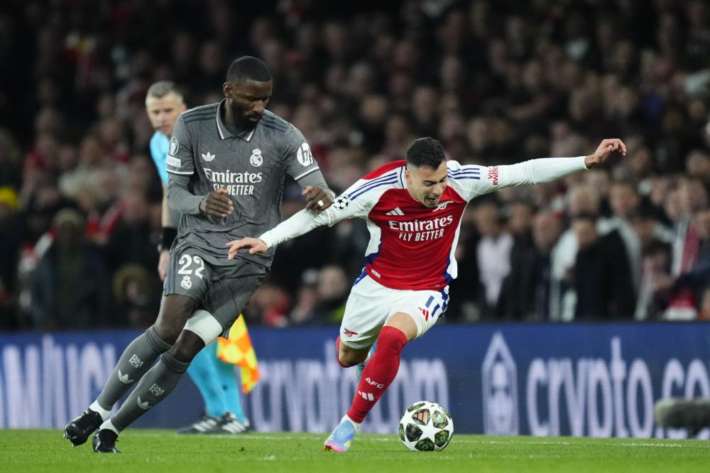 【中超】六连败！深圳队最后时刻遭山东泰山逆转.